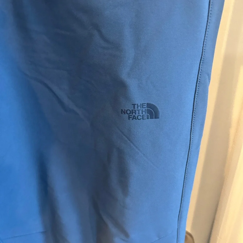 The North Face Women’s Bridgeway Zip-Off‎ Blue Pants Women’s Size 16